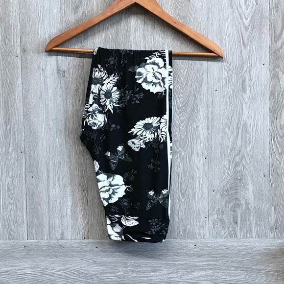 Back2Basics Pants - Best Selling Black White Floral Striped Leggings